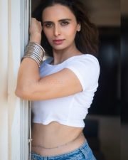 Alluring Meenakshi Dixit in a White Crop Top and Blue Denim Jeans Pictures 01