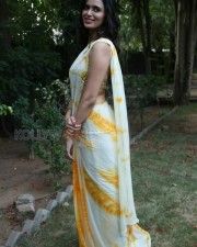 Bayam Oru Payanam Heroine Meenakshi Dixit Photos 13