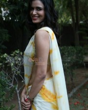 Bayam Oru Payanam Heroine Meenakshi Dixit Photos 15