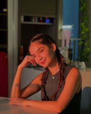 Beauty Queen Anushka Sen in a Green Sleeveless Top with Ponytail Photos 01 Beauty Queen Anushka Sen in a Green Sleeveless Top with Ponytail Photos 01