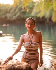 Bold and Hot Anushka Sen in a Stylish Swimsuit Pictures 05 Bold and Hot Anushka Sen in a Stylish Swimsuit Pictures 05