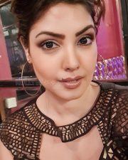 Bollywood Actress Komal Jha Behind the Scenes Photos 12