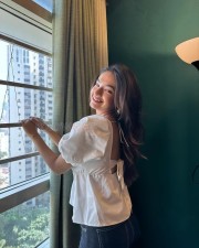 Charming Anushka Sen in a Backless White Top with Puffed Sleeves Pictures 01