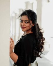 Cute and Sparkling Siddhi Idnani Pictures 02