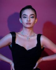 Glam Anushka Sen in a Black Backless Gown Pictures 01 Glam Anushka Sen in a Black Backless Gown Pictures 01