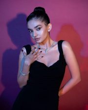 Glam Anushka Sen in a Black Backless Gown Pictures 02 Glam Anushka Sen in a Black Backless Gown Pictures 02