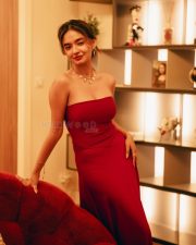 Hot Anushka Sen in a Strapless Red Form Fitting Mermaid Style Gown Photos 02