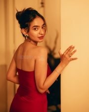 Hot Anushka Sen in a Strapless Red Form Fitting Mermaid Style Gown Photos 05