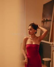 Hot Anushka Sen in a Strapless Red Form Fitting Mermaid Style Gown Photos 09