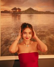 Hot Anushka Sen in a Strapless Red Form Fitting Mermaid Style Gown Photos 10