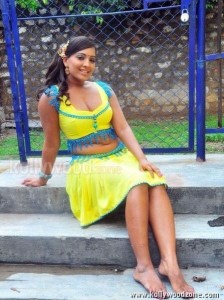 Hot Meghna Naidu Boob Cleavage Pictures 01