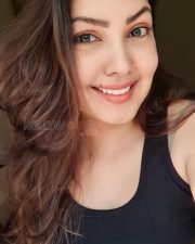 Hottie weds Naughty Actress Komal Jha Sexy Stills 07