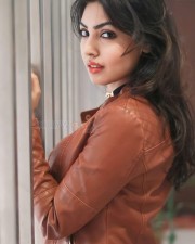 Hottie weds Naughty Actress Komal Jha Sexy Stills 12