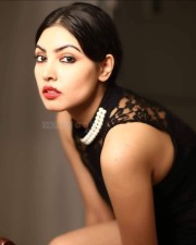 Hottie weds Naughty Actress Komal Jha Sexy Stills 16