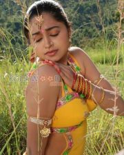 Madhavanum Malarvizhiyum Heroine Sija Rose Photos 08