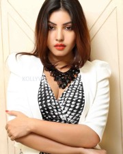 Monagadu Actress Komal Jha Sexy Candid Stills 13