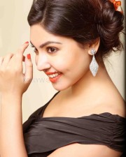 Monagadu Actress Komal Jha Sexy Candid Stills 18