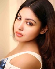 Monagadu Actress Komal Jha Sexy Candid Stills 30