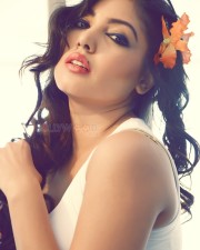 My Dad s Wedding Actress Komal Jha Sexy Pictures 08