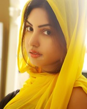 My Dad s Wedding Actress Komal Jha Sexy Pictures 12