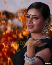 Navneet Kaur Stills 02