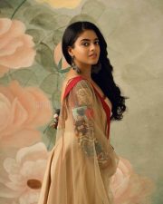 Nooru Kodi Vaanavil Heroine Siddhi Idnani Cute Pictures 01