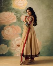 Nooru Kodi Vaanavil Heroine Siddhi Idnani Cute Pictures 04