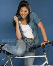 Padma Priya Pics 25