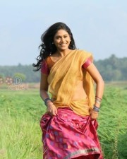 Pattaya Kelappanum Pandiya Movie Heroine Manisha Yadav Photos 03