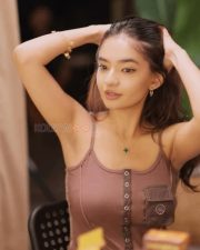 Petite Anushka Sen in a Sleeveless Brown Top Pictures 02 Petite Anushka Sen in a Sleeveless Brown Top Pictures 02