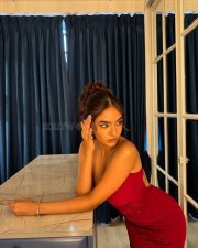 Ravishing Hot Anushka Sen in a Red Maxi Dress Pictures 02