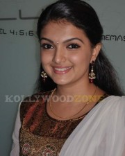 Saranya Mohan In Azhagar Samiyin Kuthirai Movie Photos 02
