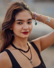 Sexy Anushka Sen in a Black Sleeveless A Line Mini Dress Photos 09