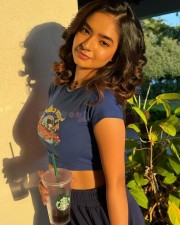 Sexy Anushka Sen in a Blue Half Sleeve Crop Top Pictures 02