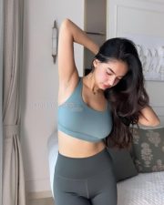 Sexy Anushka Sen in a Grey Gym Outfit Pictures 02