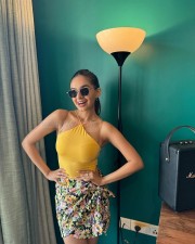Sexy Anushka Sen in a Yellow Halter Top with a Floral Skirt Photos 06