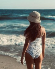 Sexy Hot Anushka Sen in a White Floral Printed Monokini Swimsuit Pictures 03
