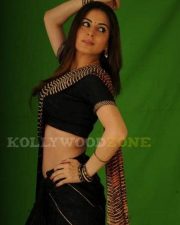 Sexy Shraddha Arya Stills 13