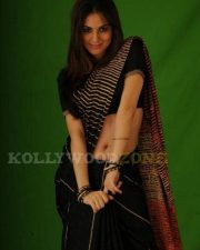 Sexy Shraddha Arya Stills 15