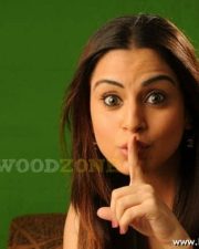 Sexy Shraddha Arya Stills 22