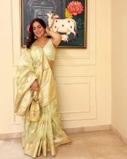Shraddha Arya in a Pastel Saree for Diwali Photos 02
