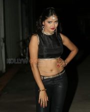 Shreya Vyas Sexy Navel Pictures 03