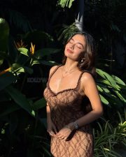 Sizzling Anushka Sen in a Brown Bodycon Dress Photos 06