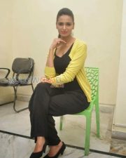 South Indian Actress Meenakshi Dixit Sexy Pictures 17