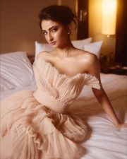 Stunning Palak Tiwari in a Beige Princess Mini Gown Photos 03