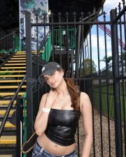 Stylish Palak Tiwari in a Black Leather Bralette Crop Top and Blue Jeans Photos 02