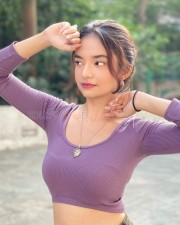TV Actress Anushka Sen Hot in a Purple Ribbed Crop Top Pictures 01