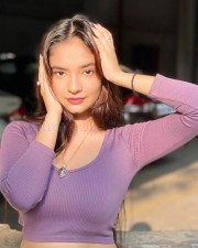 TV Actress Anushka Sen Hot in a Purple Ribbed Crop Top Pictures 03