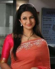 TV Actress Divyanka Tripathi Photos 11