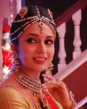 TV Actress Divyanka Tripathi Photos 13